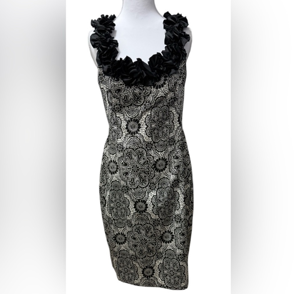 MAGGI LONDON FLORAL SHEATH COCKTAIL DRESS BLACK WHITE ROSETTE NECK SIZE 10 - Picture 2 of 9
